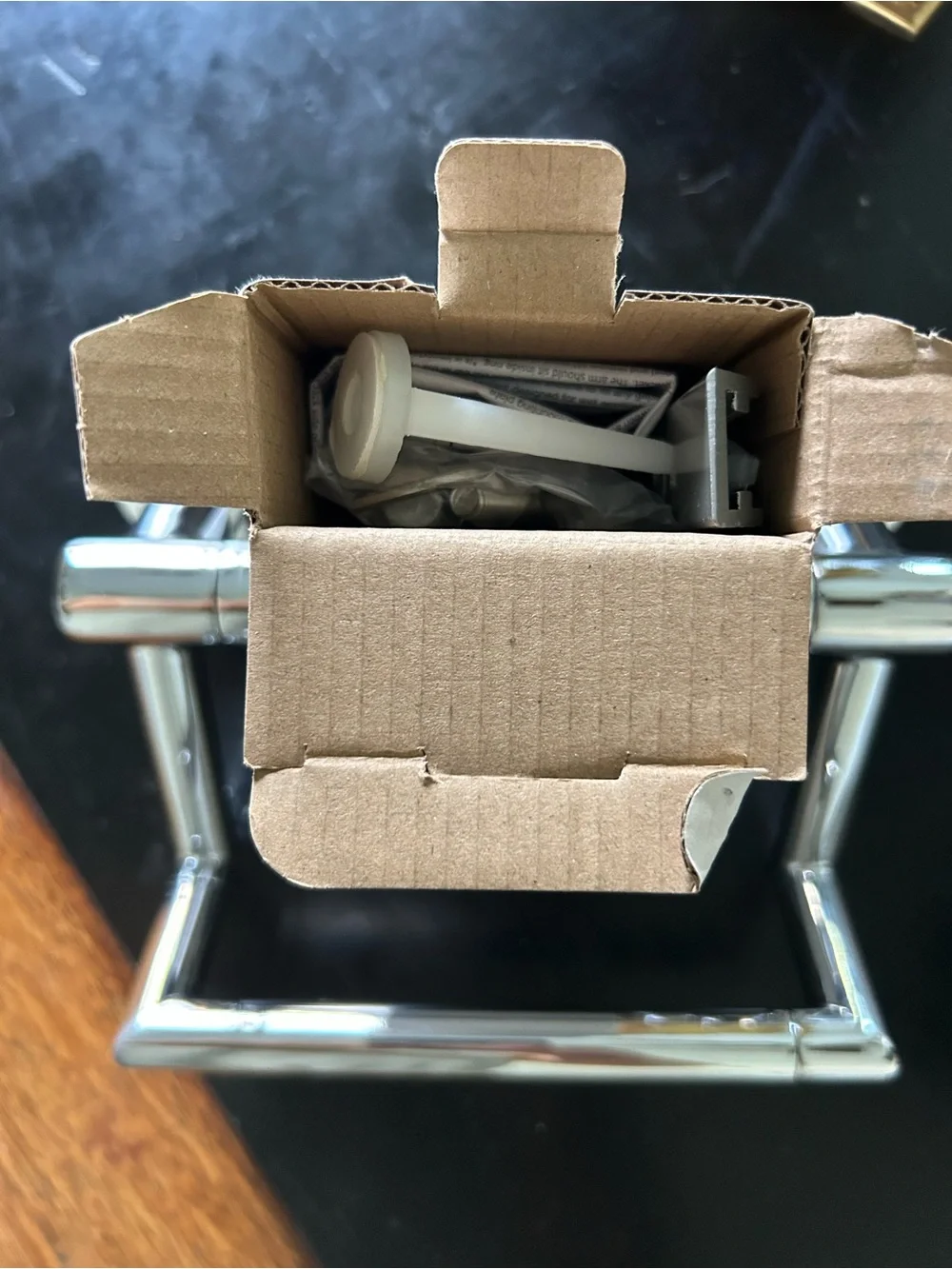DELTA Chrome Tissue Holder with Assist Bar